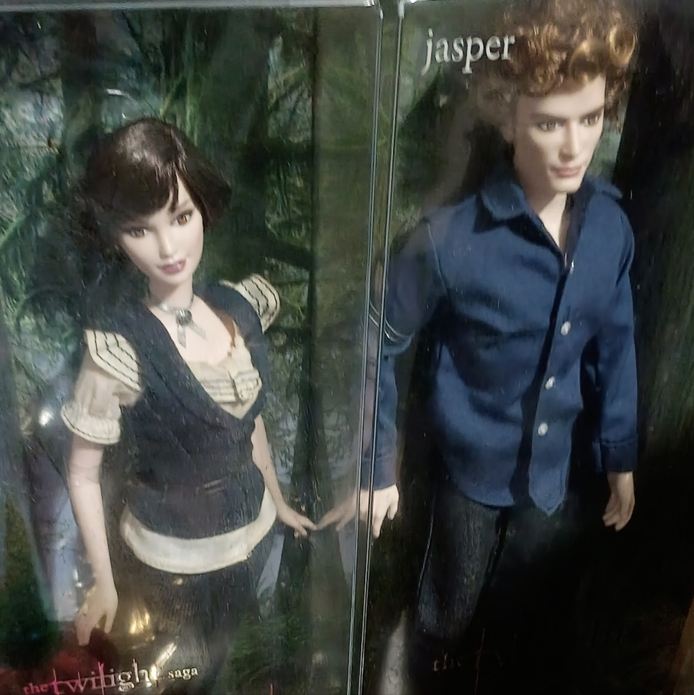 Twilight Saga Barbie Doll Set - Picture 6 of 9